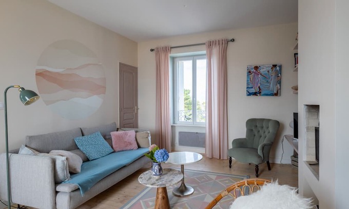 Locquirec Apartment | Apartment 'De Charme' with Sea View