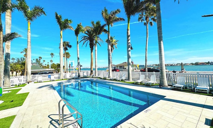 Pass-a-Grille Historic District Apartment | La Tortuga Historic Pass A Grille St Pete Beach 6-9