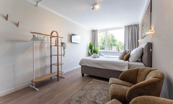 Municipality of Tilburg Apartment | Study hard, relax harder. Stay near University Tilburg and enjoy fresh air and greenery right outside. Great value, shared facilities, and a peaceful vibe — ideal for student life.