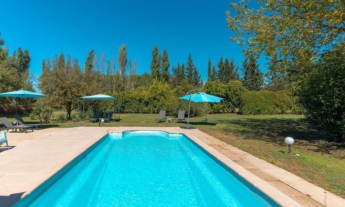 Roussillon Cottage | Gîte 'Domaine Plan Des Devens Tendresse' with shared pool, Wi-Fi and air conditioning