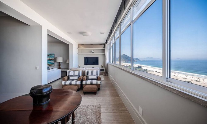 Copacabana House | Copacabana – Av. Atlântica | Sea View & 3 Suites
