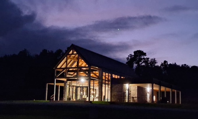 Kings Mountain Cabin | Beautiful cabins available between Kings Mountain Battleground & 2 Kings Casino!