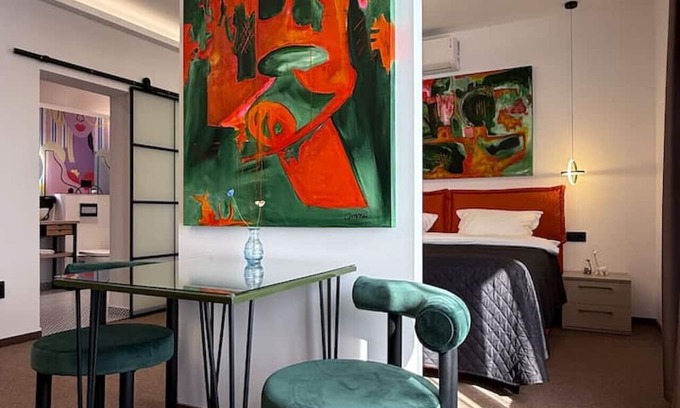 Satu Mare Apartment | Olive Deluxe King Studio by Eclectic 6