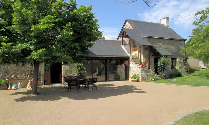 Brigne Apartment | Independent Gite at Logis des Moulins