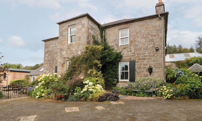 Maybole Cottage | BALSAGGART FARM, family friendly, with open fire in Kirkmichael
