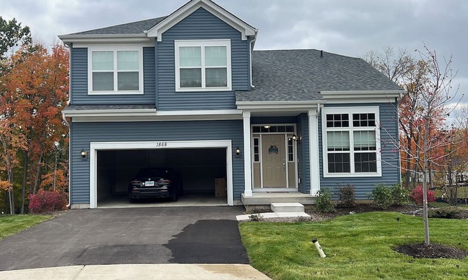 Lake Geneva House | Luxury 4BR Mediterranean Retreat. Backyard w/Fire Pit. 4 Mins to the lake Beach