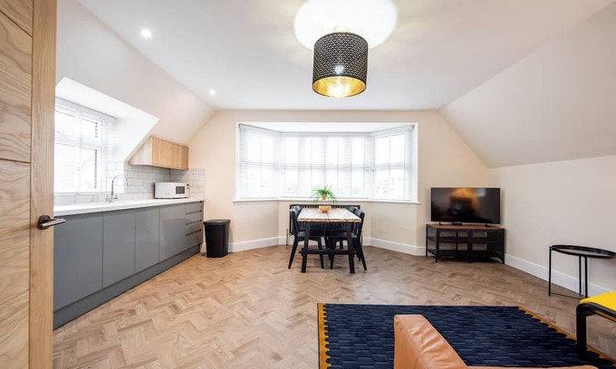 Harwich Apartment | Two Bed Apartment in Harwich, Close to Shops, Private Parking, Fast WiFi