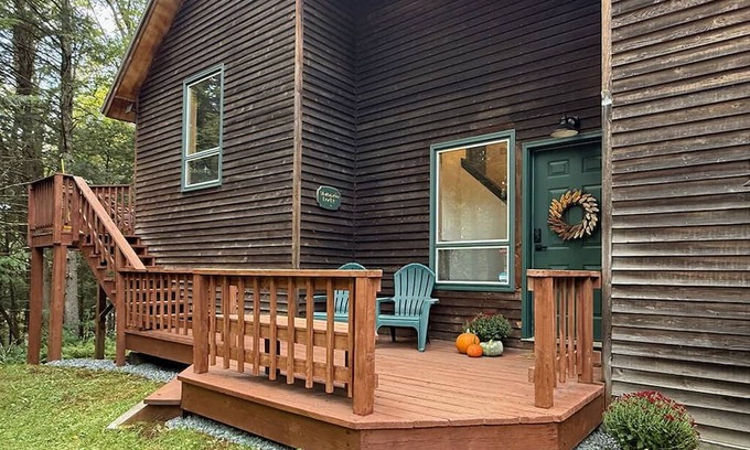 Wilmington Cabin | 3-Bed Lodge Minutes to Mt Snow, Hermitage Club, Ropanda Lake & Two Golf Courses