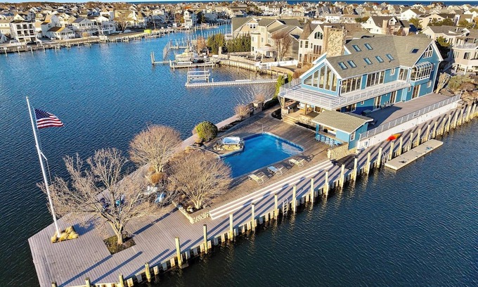 Manasquan House | CAP17 | Manasquan - Largest Waterfront Property, 5BR 5ba Over 7000sf - POOL!