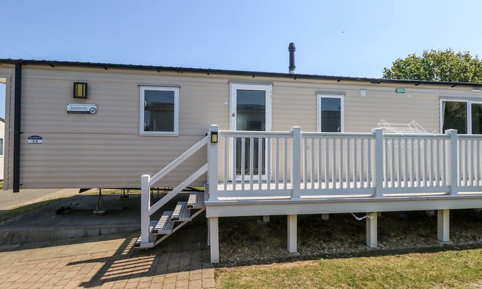 Hamworthy Cottage | 13 SUNSET TERRACE ROCKLEY PARK, family friendly in Poole