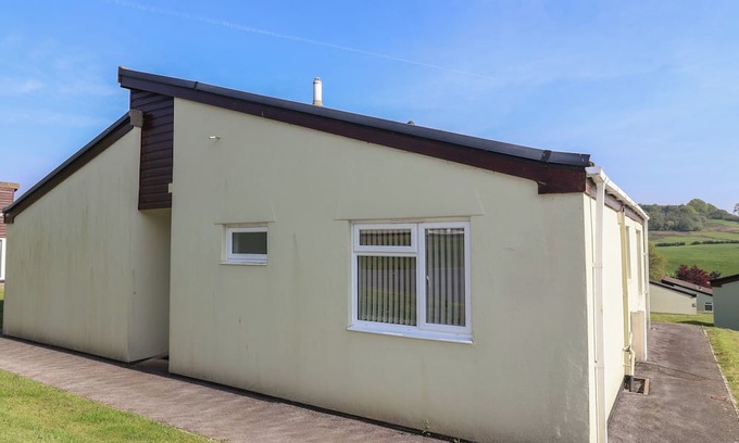 Heligan Cottage | PEBBLE & PINE AT HARCOMBE HOUSE, family friendly in Chudleigh