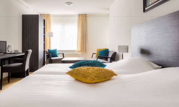 De Bult House | De Bult Getaway: 2 Units w/Pool & Sauna | Near National Parks & Trails