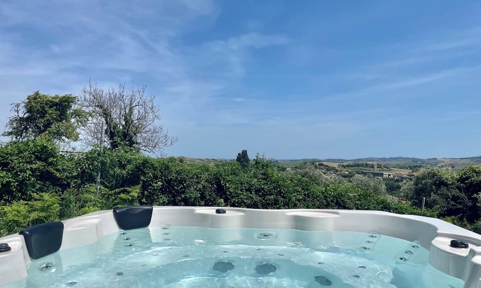Saludecio House | Rustico con Jacuzzi privata, BBQ e 3 camere