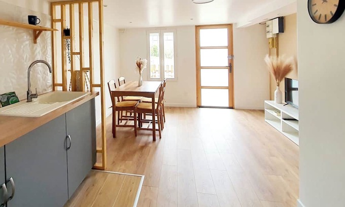 Saint-Genis-Laval Apartment | Quiet, detached T2 apartment/10 min from Lyon Centre/Private car park/Terrace