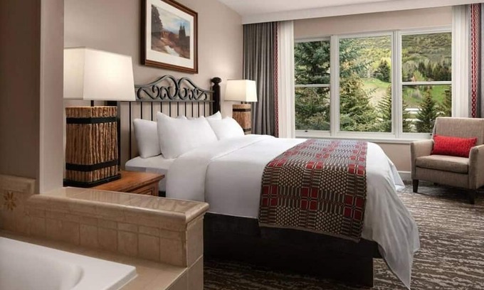 Highland Meadows Condo | 2-bedroom condo in lovely Vail with fitness room,Handball. Indoor Pool and Sauna