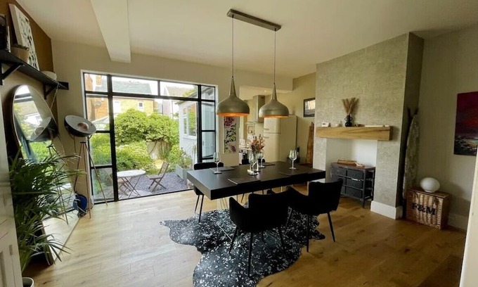 West Bridgford House | Cosy 2-bedroom home located in the heart of West Bridgford - Inc enclosed garden