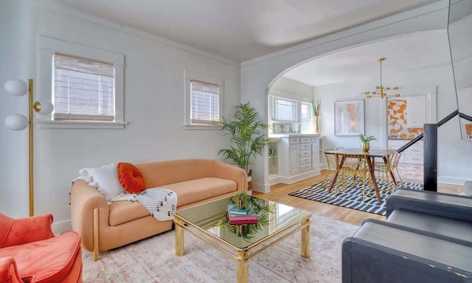 Hosford-Abernethy Apartment | Warhol Suite ~ Art Deco Apartment ~ 92 WalkScore