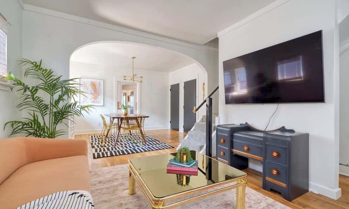 Hosford-Abernethy Apartment | Warhol Suite ~ Cozy Apartment ~ 92 WalkScore