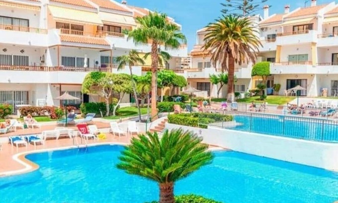Los Cristianos Apartment | Stylish 1 Bed Apartment. Los Cristianos. Sleeps 4. 2 Pools. Air-con. Free WIFI.