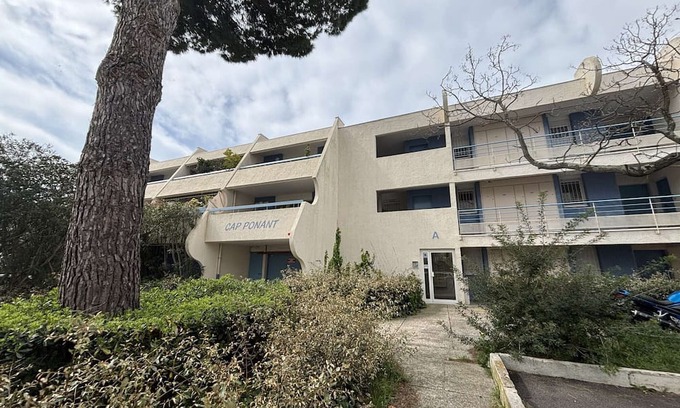 La Grande-Motte Apartment | Cross-Through T3 Apartment in La Grande Motte, 2 Bedrooms, Terrace
