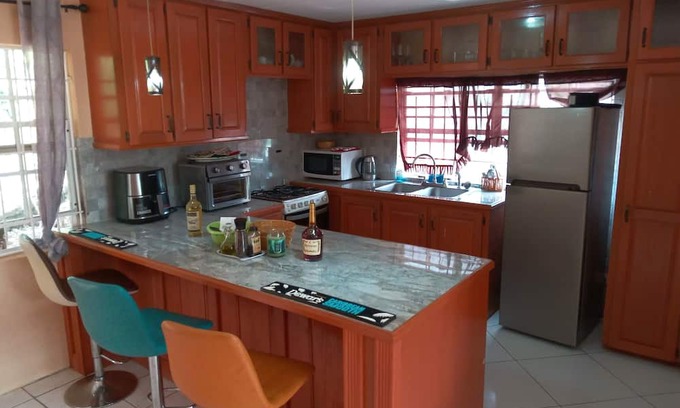 Castries House | Come Enjoy a stay at Mathew's Hideaway, 10 minute walk to Castries.