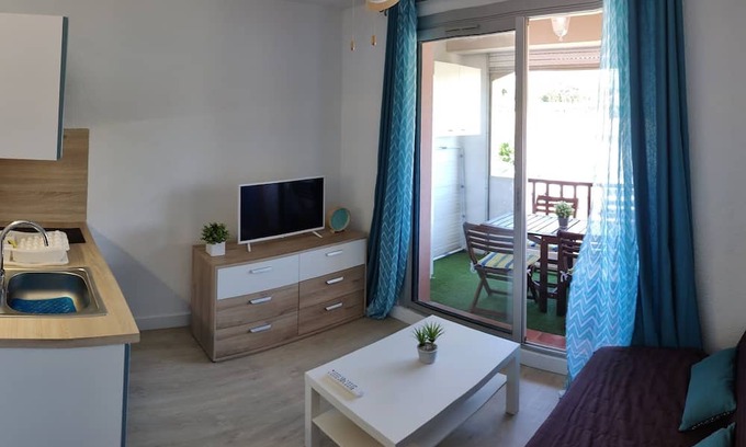Sausset-les-Pins Apartment | Great accommodation for 4 next to the beach and swimming pool