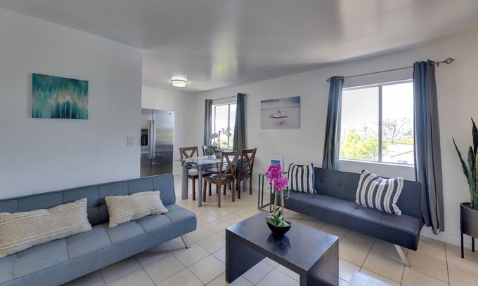 Los Angeles Apartment | 4 Mi to LA Zoo & Griffith Park: Urban Escape!