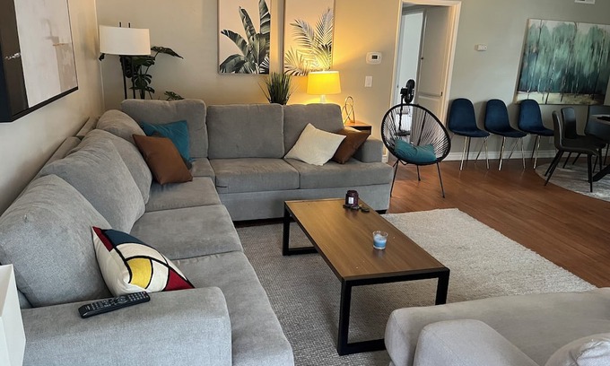 Westlake Village Apartment | Chic 2-bedroom apartment with WiFi, AC in tranquil Westlake Village