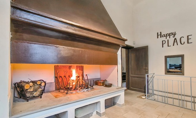 Vaglia Villa | La vita è bella - Four Bedroom Villa, Sleeps 9