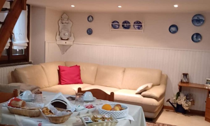 Burago di Molgora Apartment | Apartment 'Rosy' with Private Terrace, Wi-Fi and Air Conditioning