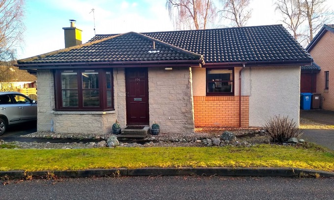 Aviemore Apartment | Charming two-bedroom pet friendly property with fire