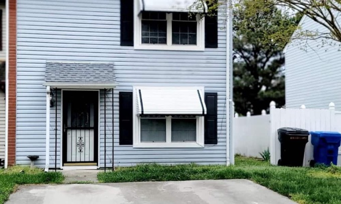 Northwest House | 3-bedroom townhome in downtown Virginia Beach