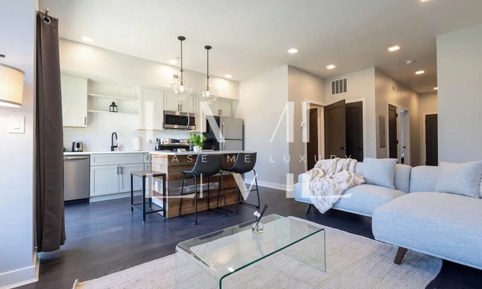 Ohio City House | 2-bedroom Corporate townhome in cool Cleveland with WiFi, AC, fitness room