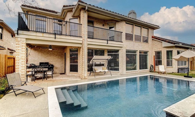 Windermere Lakes House | Cyfair home w/pool and theater
