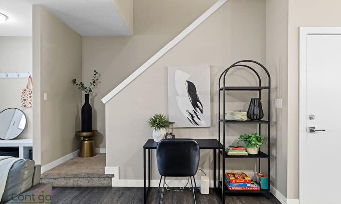 North Central Edmonton House | 4 BR | Pet Friendly | Steps to Stadium & Rogers!