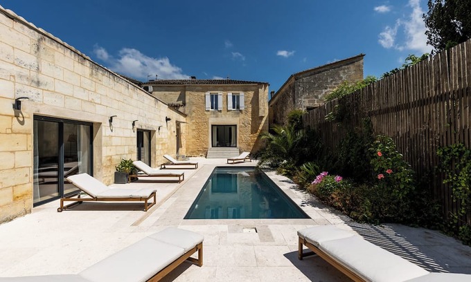 Gauriac House | La Girondine - Pool, billiards, vineyards and estuary