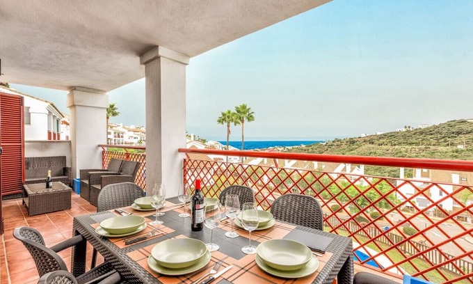 San Roque Apartment | Relax in our luxury home | Terrace, Pool & Parking