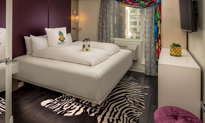 Garment District House | Warm NYC Escape: King Bed Comfort, Unique Artistic Vibe