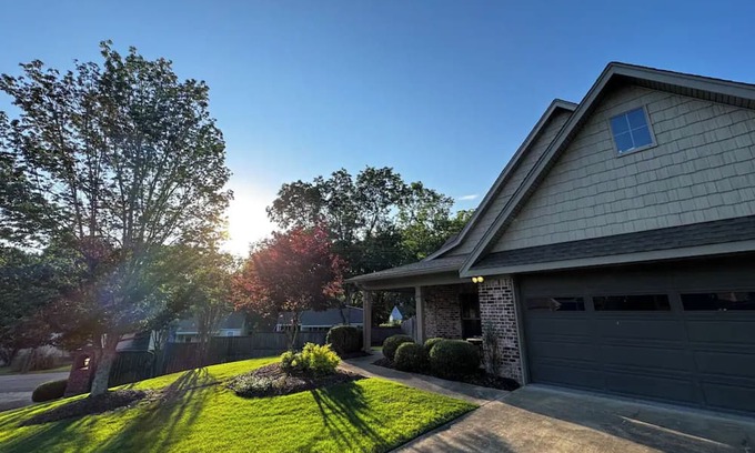 Starkville House | Peaceful, newly renovated 3 bedroom house located less than 1 mile away from MSU