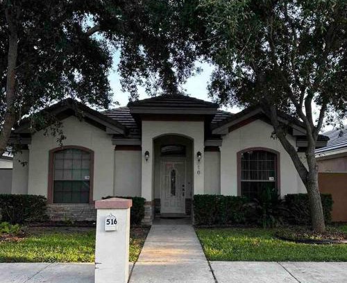 McAllen Apartment | Hermosa casa dentro del lujoso condominio con alberca y mas