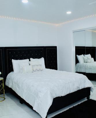 Humble House | Luxury Studio only 5 miles to IAH
