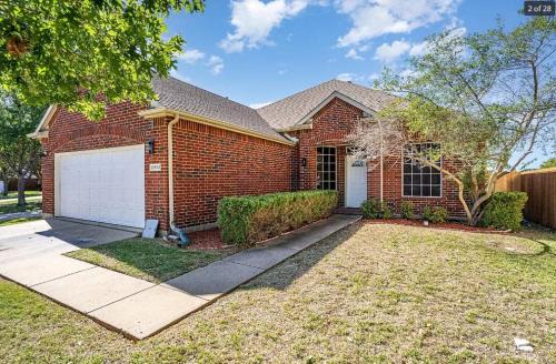 Rowlett House | Re-modeled home in a great area