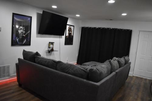 East Point House | Near ATL Airport Luxurious King Bed Suite W/Theater Room